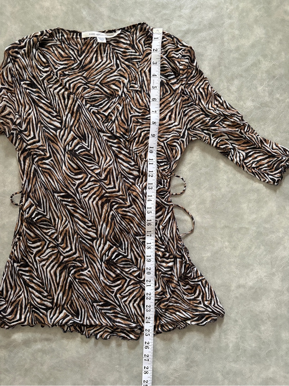 Y2K 100% Silk Tan Zebra Print Tie Back V-Neck Blouse | 2000s Luxury Office Siren - Picture 12 of 13